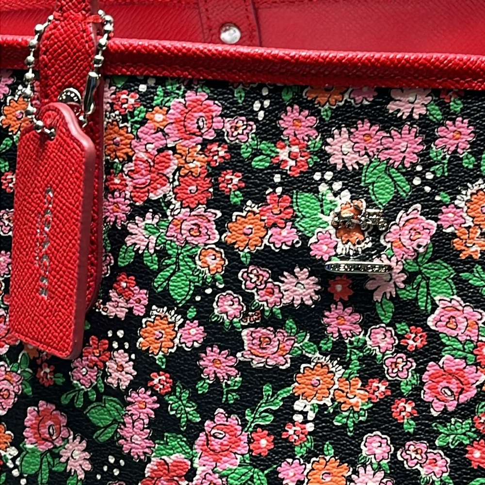 COACH F57668 POSEY FLORAL REVERSIBLE CITY TOTE WITH WRISTLET. IN EUC - Picture 7 of 14